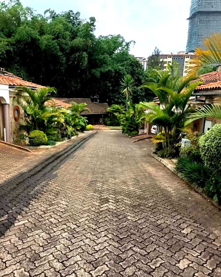 5BR Townhouse with Pool & Clubhouse – Riverside Gated Community
