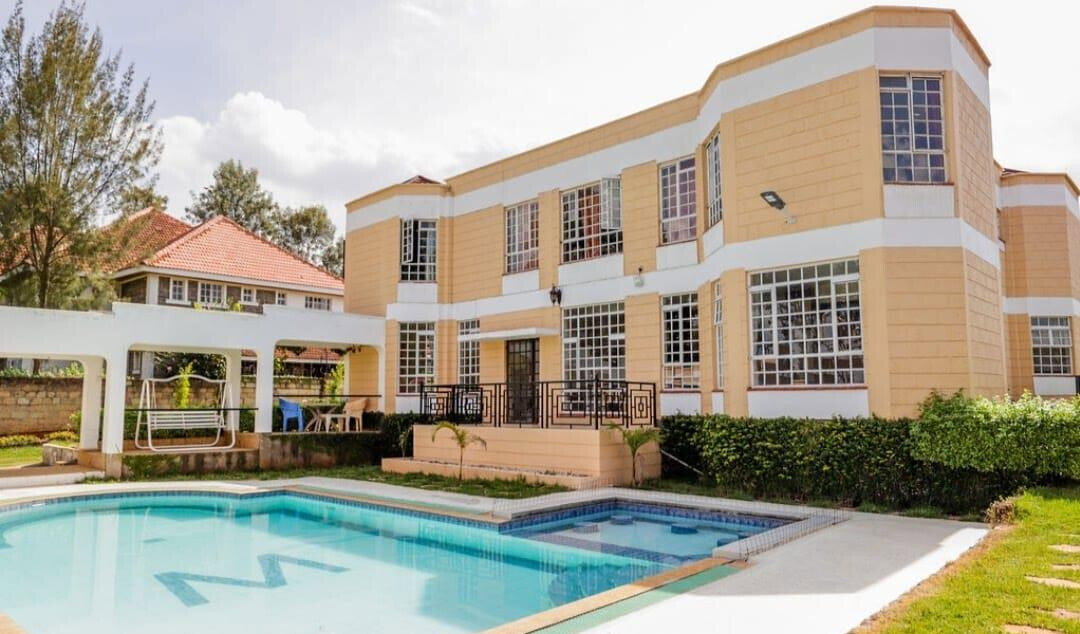 6BR Standalone Home with Guest Wing & Pool on Half-Acre - Runda