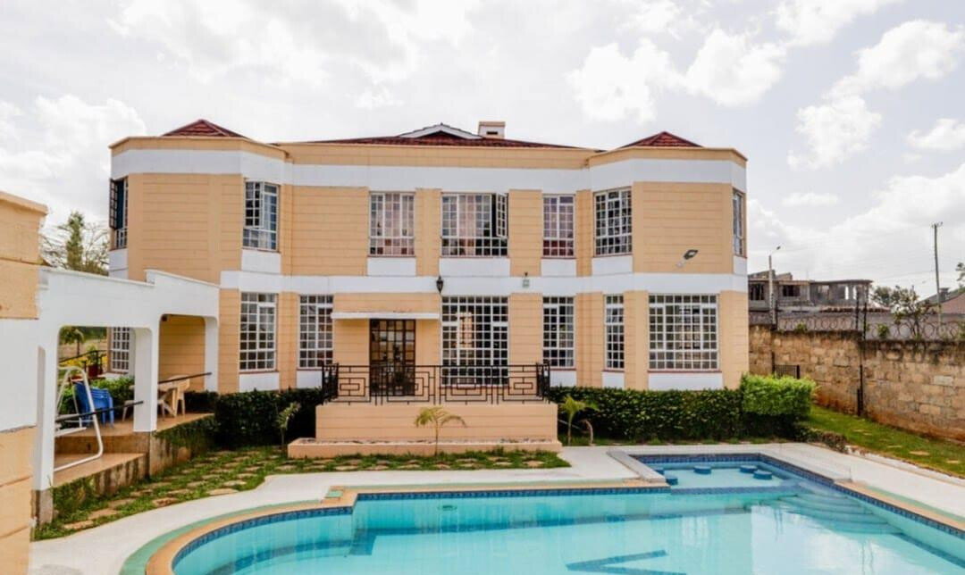 6BR Standalone Home with Guest Wing & Pool on Half-Acre - Runda