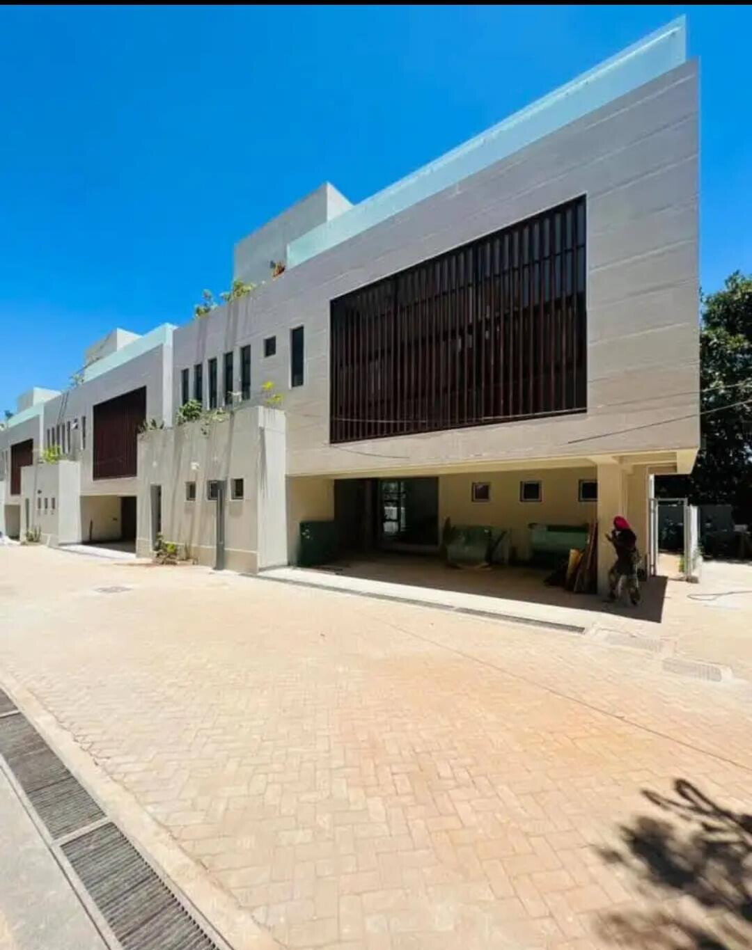 5-Ensuite Townhouse with Jacuzzi & DSQ in Quiet Lavington Cul-de-Sac