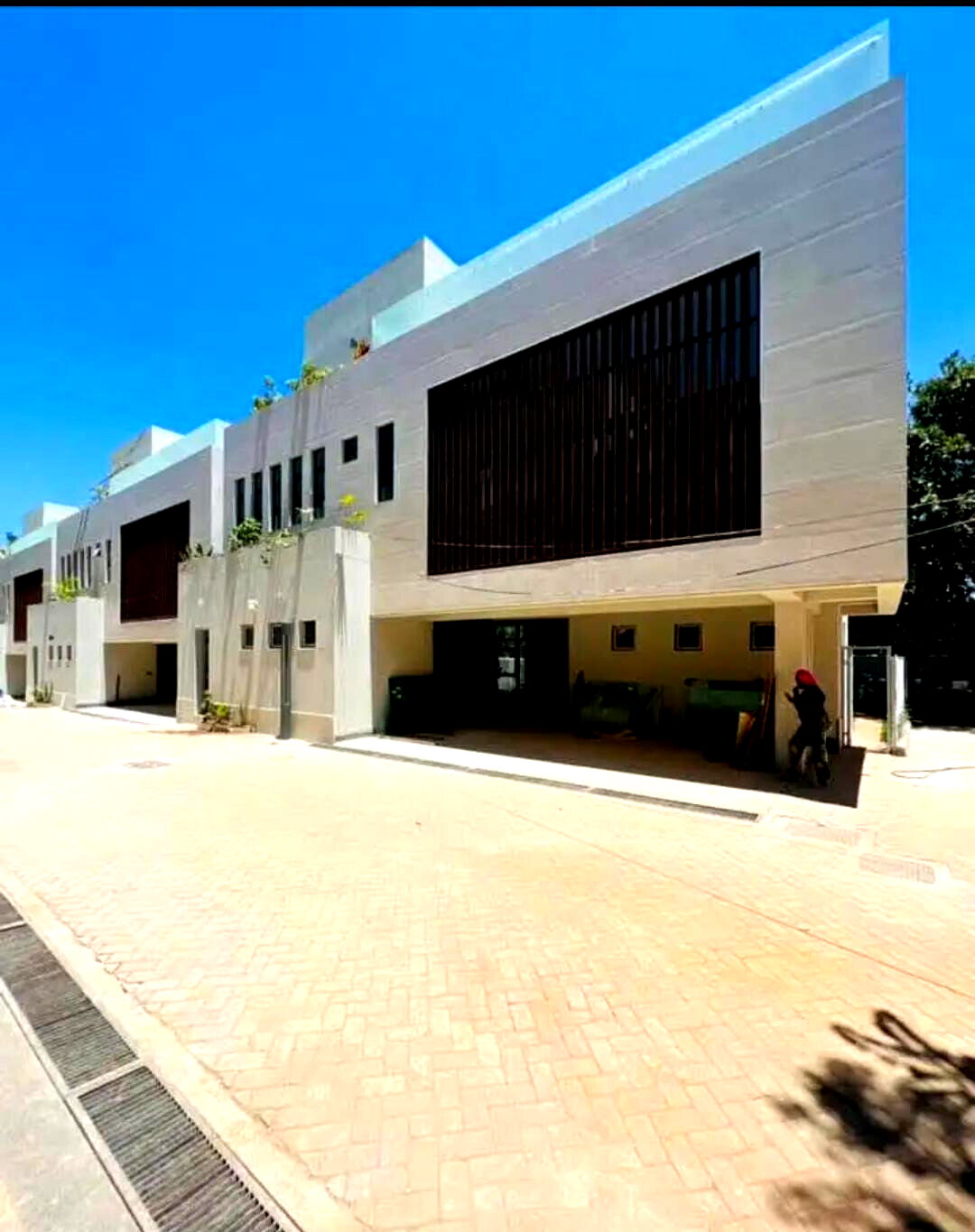 5-Ensuite Townhouse with Jacuzzi & DSQ in Quiet Lavington Cul-de-Sac