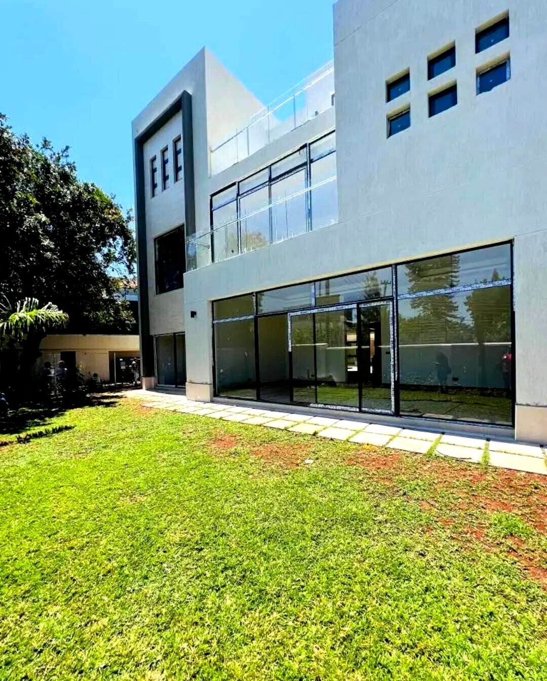 5-Ensuite Townhouse with Jacuzzi & DSQ in Quiet Lavington Cul-de-Sac