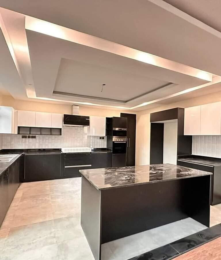 Newly Built 5-Ensuite Townhouse with DSQ & Open-Plan Living - Lavington