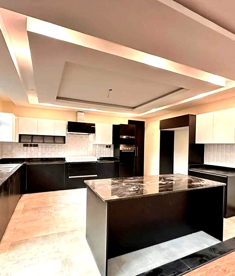 Newly Built 5-Ensuite Townhouse with DSQ & Open-Plan Living - Lavington