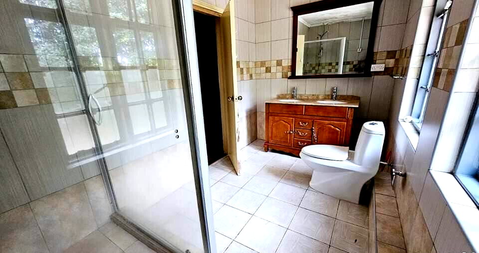 Newly Built 5-Ensuite Townhouse with DSQ & Open-Plan Living - Lavington