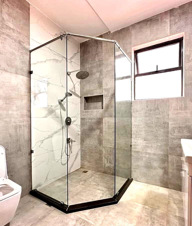 Newly Built 5-Ensuite Townhouse with DSQ & Open-Plan Living - Lavington