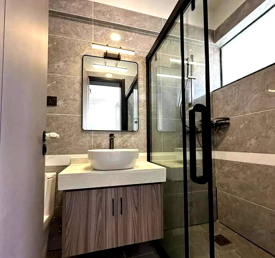 Newly Built 5-Ensuite Townhouse with DSQ & Open-Plan Living - Lavington