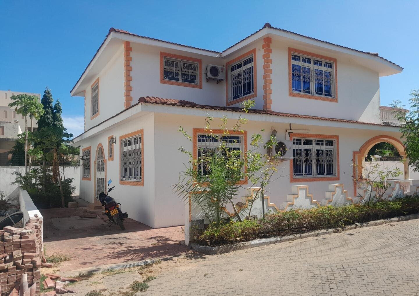 5BR Beachside Townhouse with Sea Breezes - Nyali, Mombasa