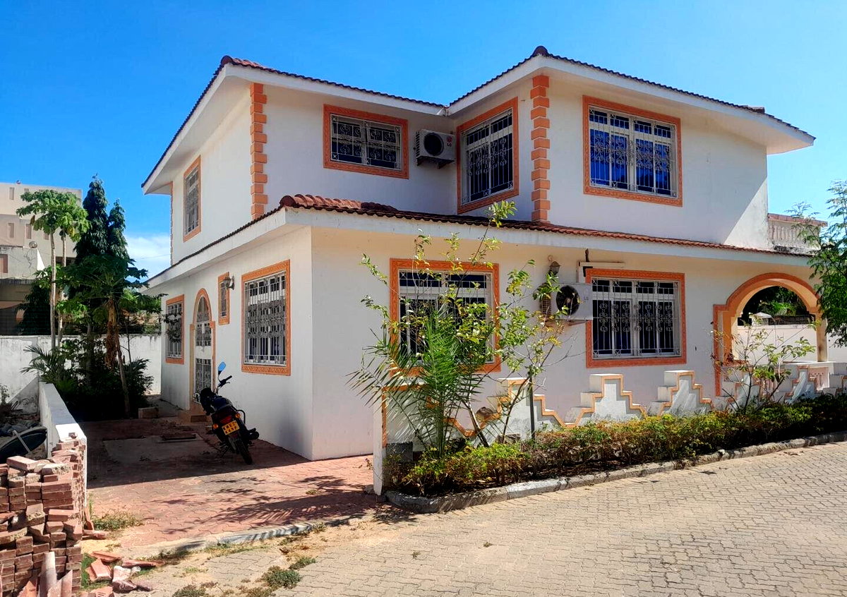 5BR Beachside Townhouse with Sea Breezes - Nyali, Mombasa