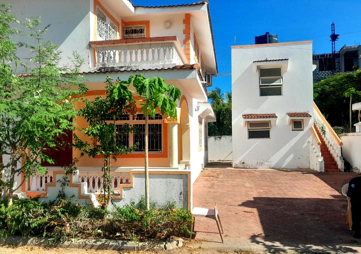 5BR Beachside Townhouse with Sea Breezes - Nyali, Mombasa