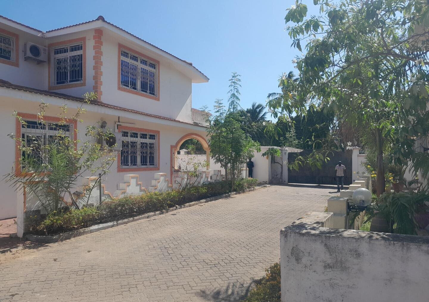 5BR Beachside Townhouse with Sea Breezes - Nyali, Mombasa