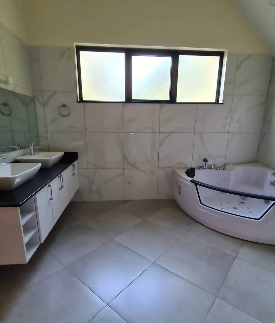 5-Ensuite Townhouse with Mature Garden & Generator - Lavington