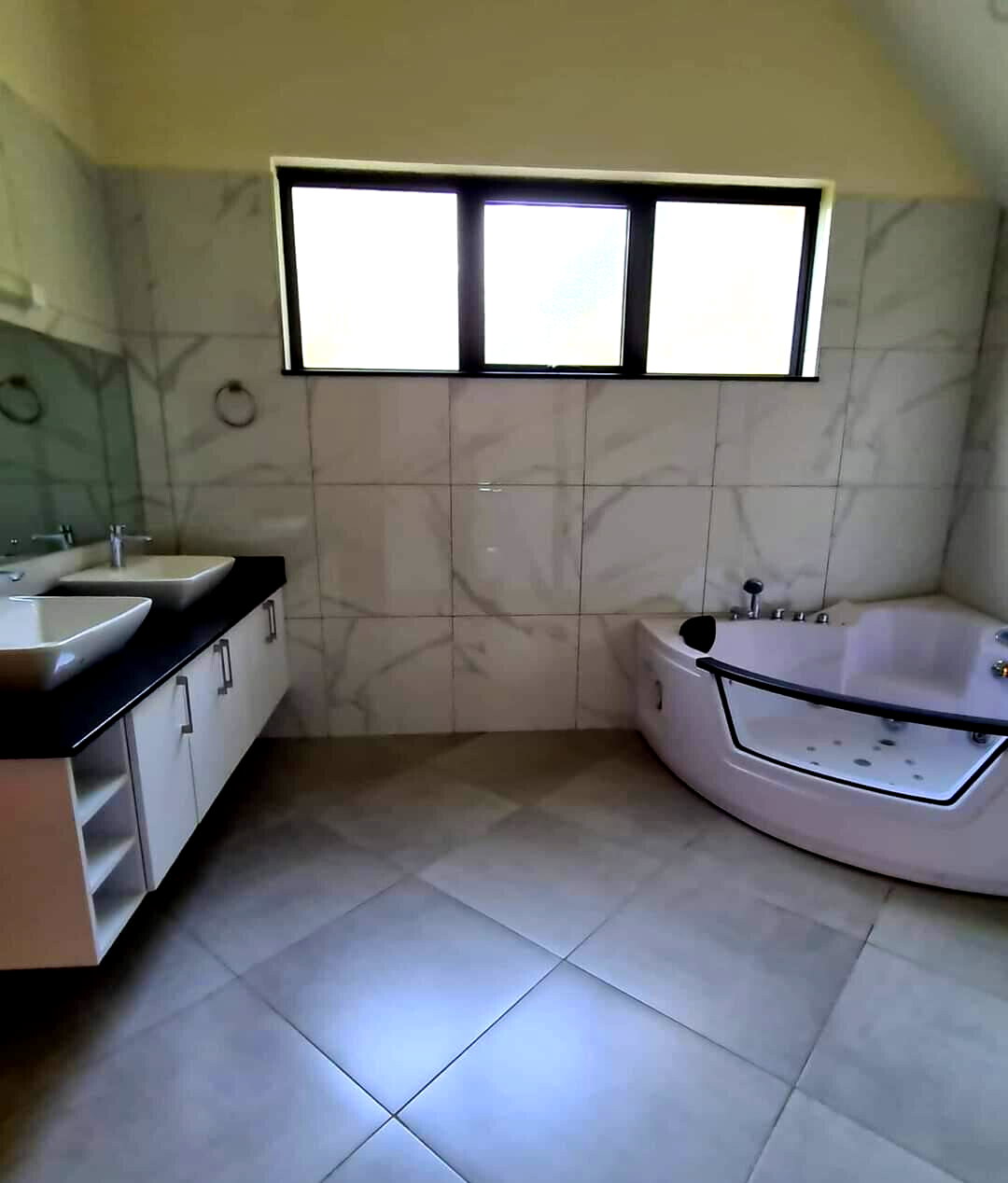 5-Ensuite Townhouse with Mature Garden & Generator - Lavington