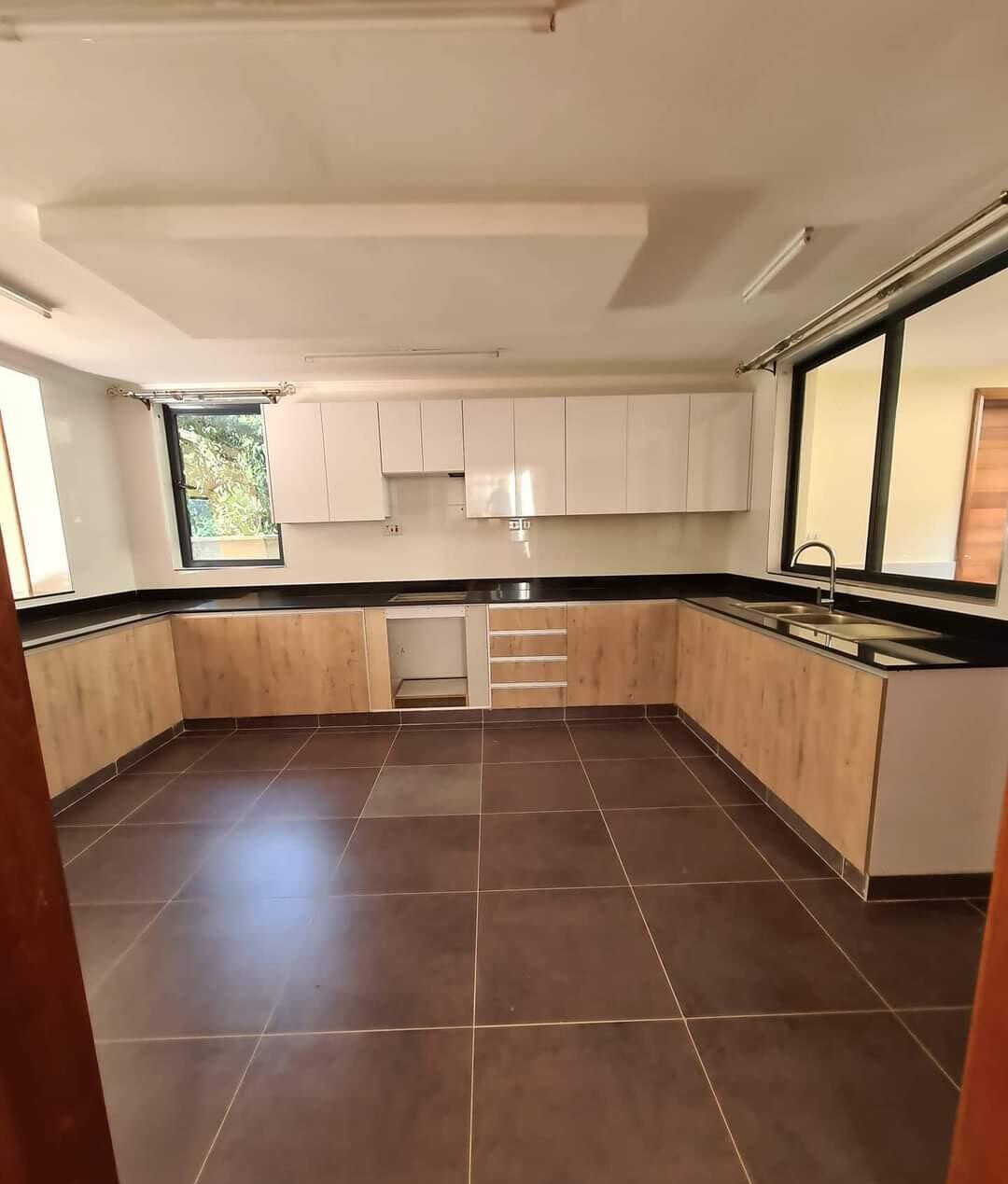 5-Ensuite Townhouse with Mature Garden & Generator - Lavington