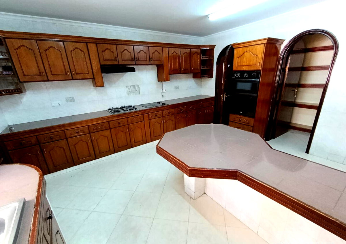5BR Townhouse with Pool & Private Garden – Riverside, Nairobi