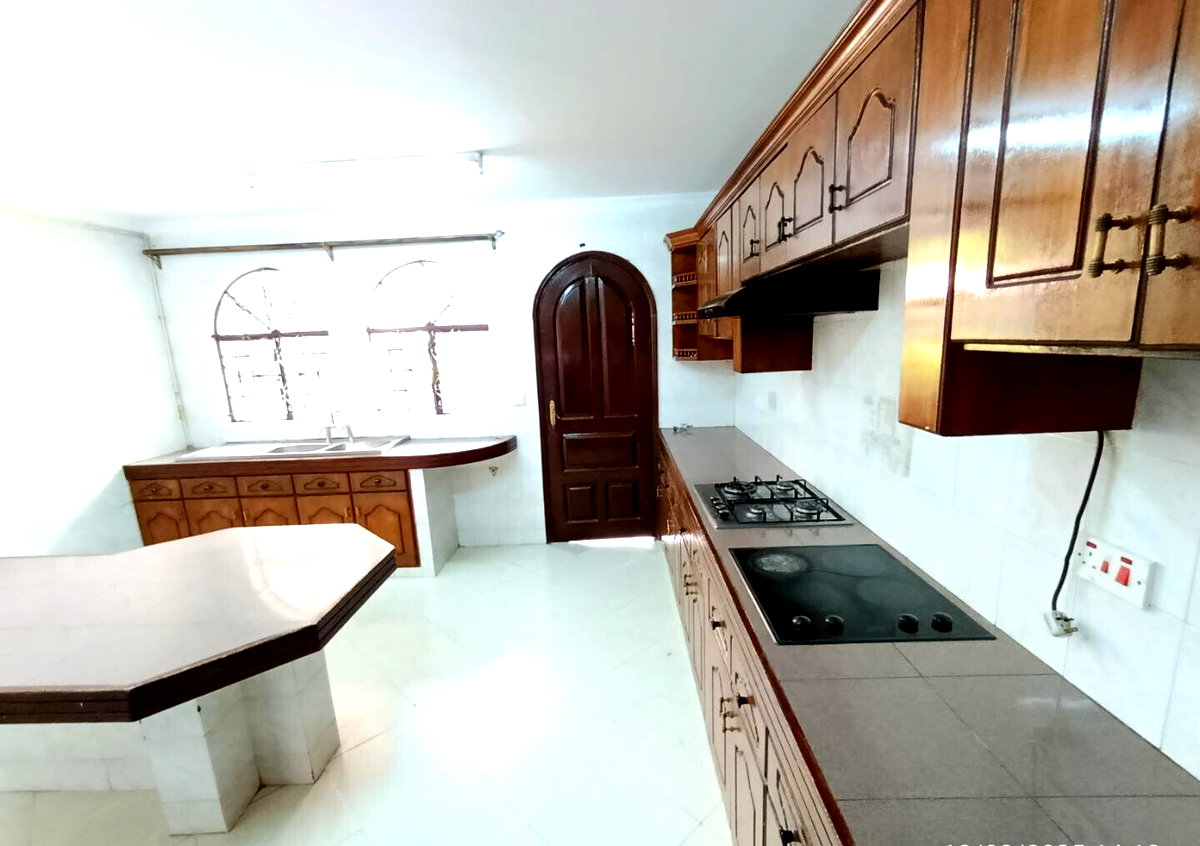 5BR Townhouse with Pool & Private Garden – Riverside, Nairobi