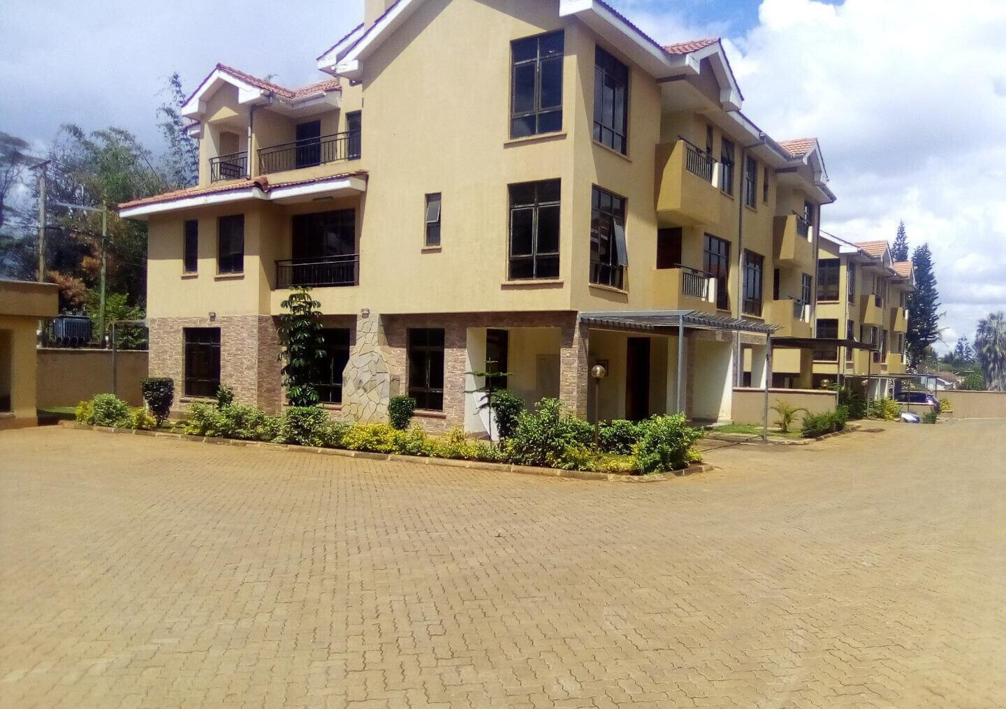 16-Unit Enclave: 5-Ensuite Townhouse with Study & Pantry - Lavington