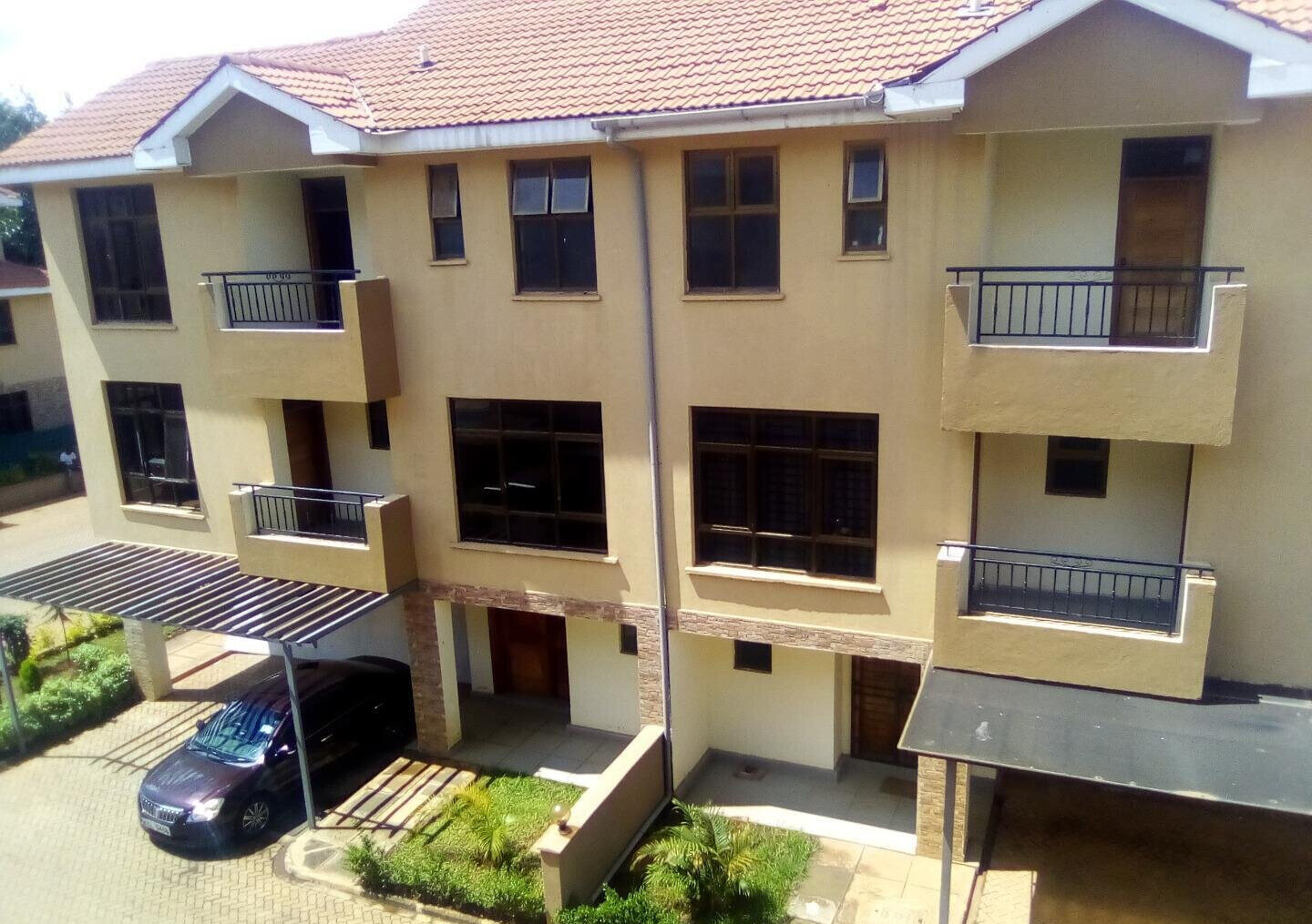 16-Unit Enclave: 5-Ensuite Townhouse with Study & Pantry - Lavington