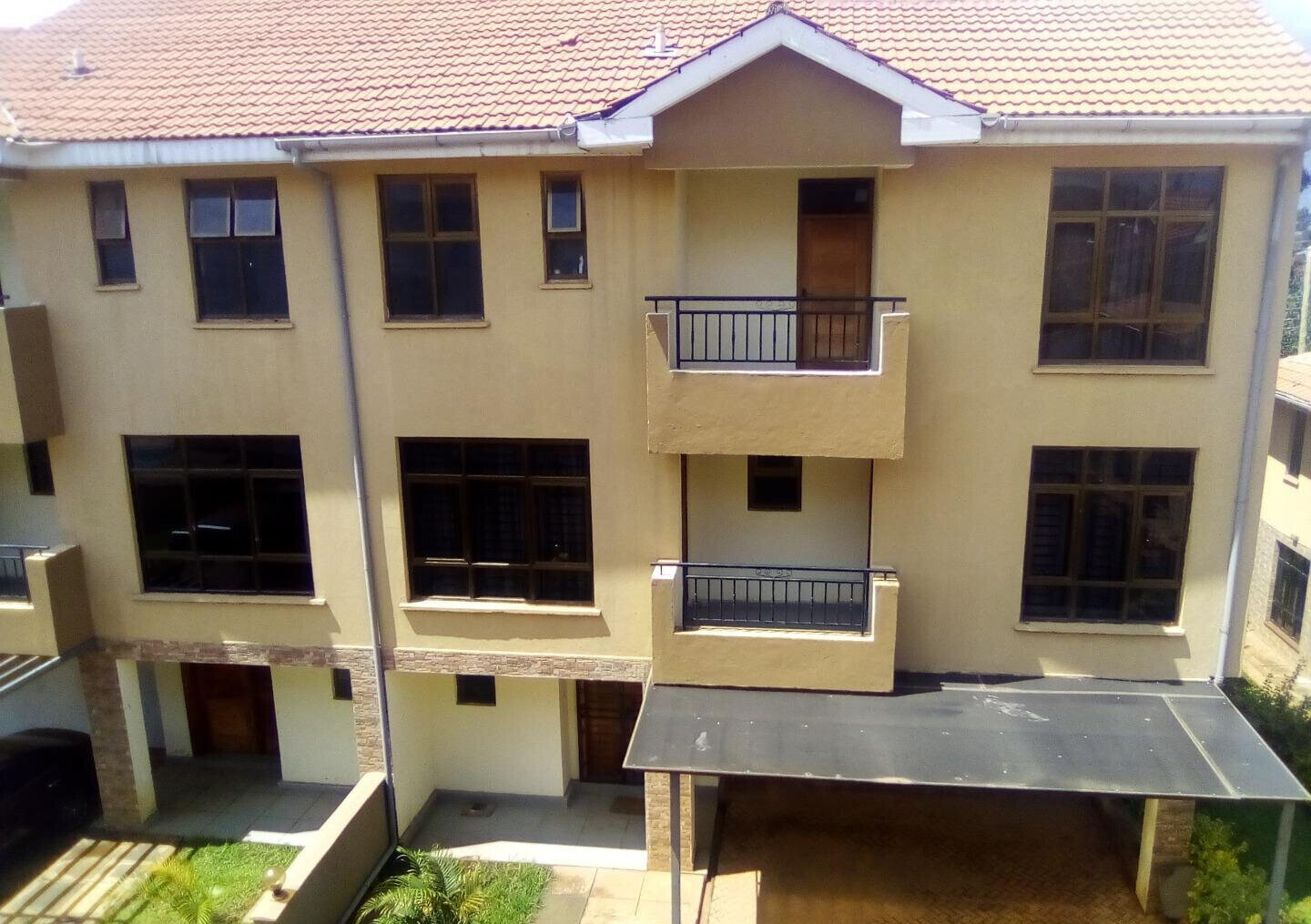 16-Unit Enclave: 5-Ensuite Townhouse with Study & Pantry - Lavington