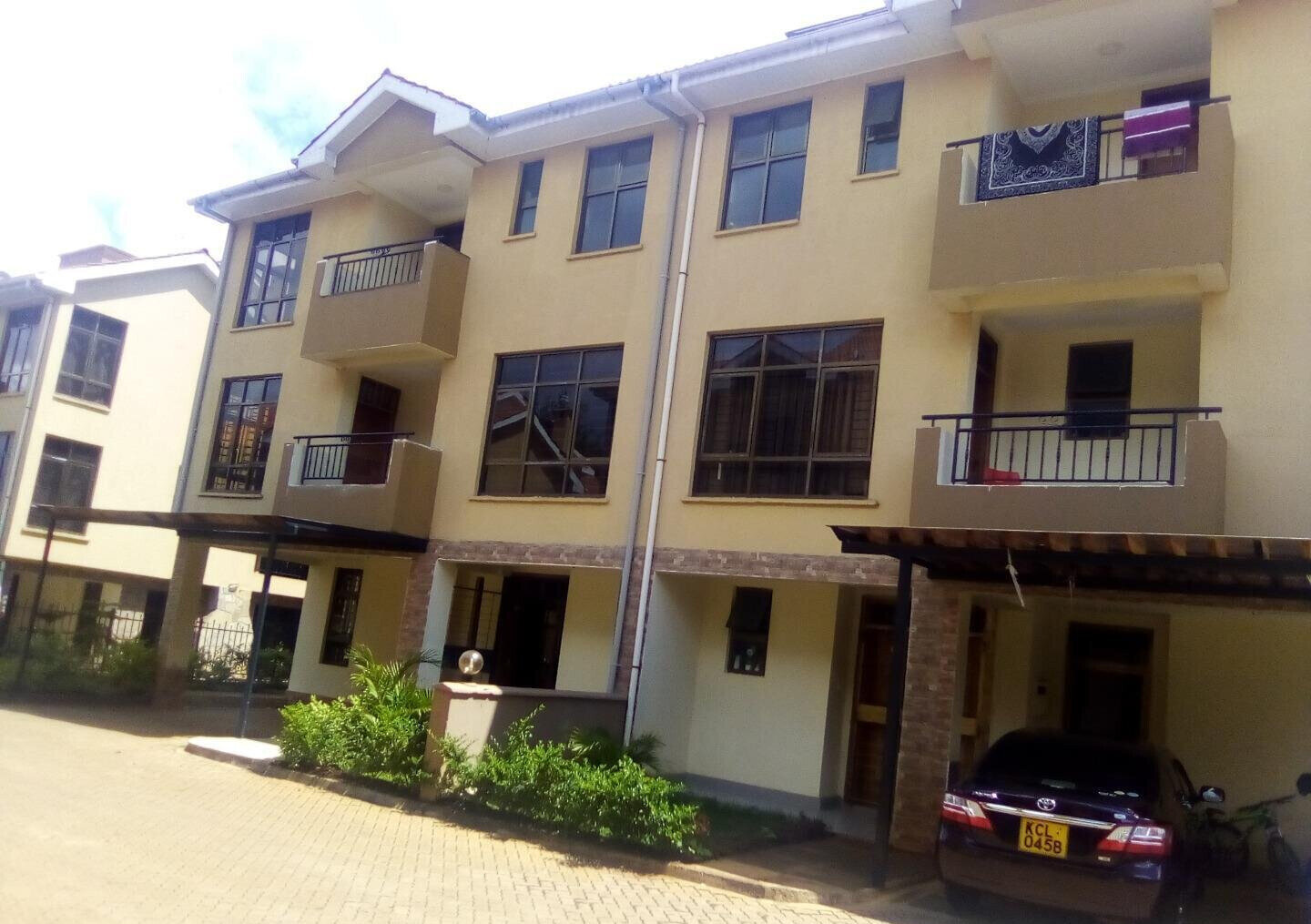 16-Unit Enclave: 5-Ensuite Townhouse with Study & Pantry - Lavington