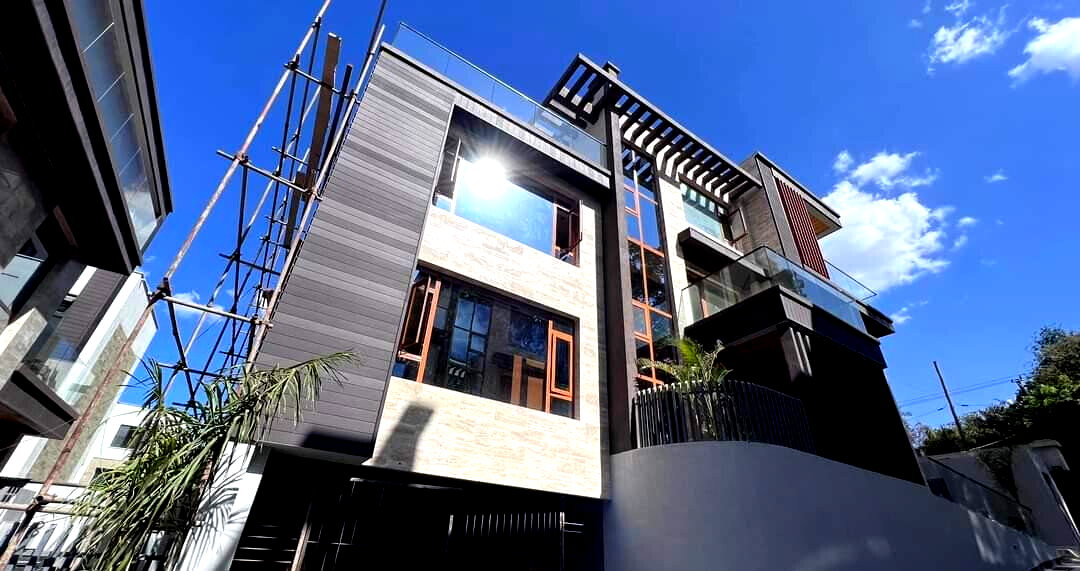6-Ensuite Villa with Elevator & White Bar - Lavington