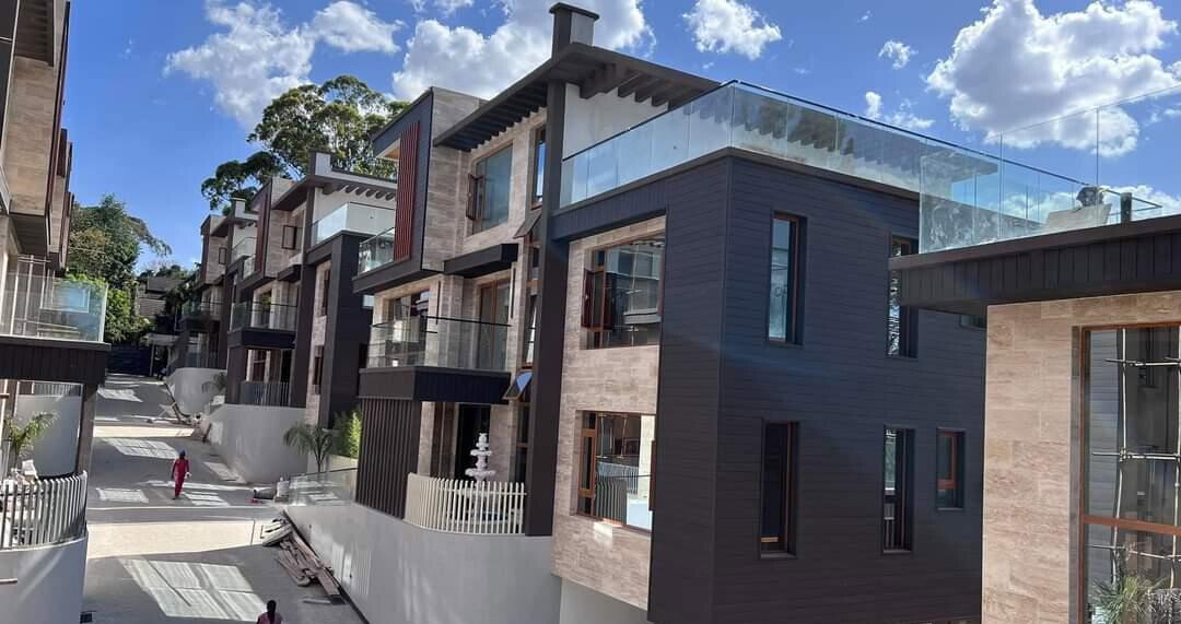 6-Ensuite Villa with Elevator & White Bar - Lavington