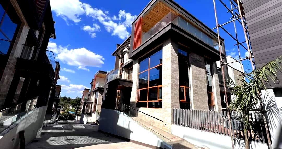 6-Ensuite Villa with Elevator & White Bar - Lavington