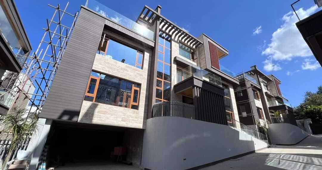 6-Ensuite Villa with Elevator & White Bar - Lavington