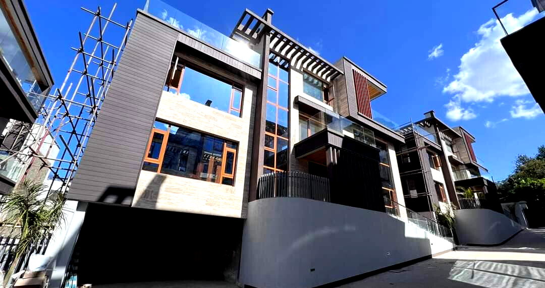 6-Ensuite Villa with Elevator & White Bar - Lavington