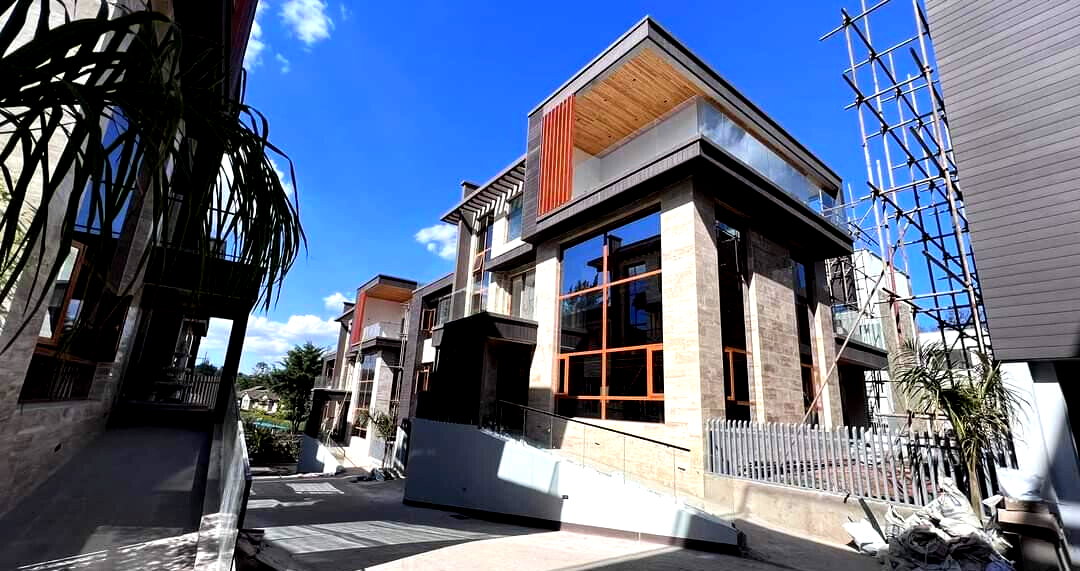 6-Ensuite Villa with Elevator & White Bar - Lavington