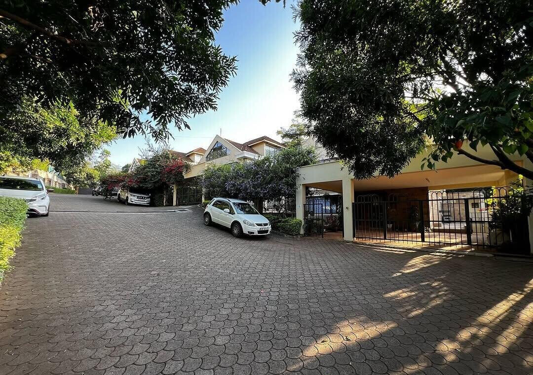 4-Ensuite Townhouse with Private Garden & DSQ - Lavington