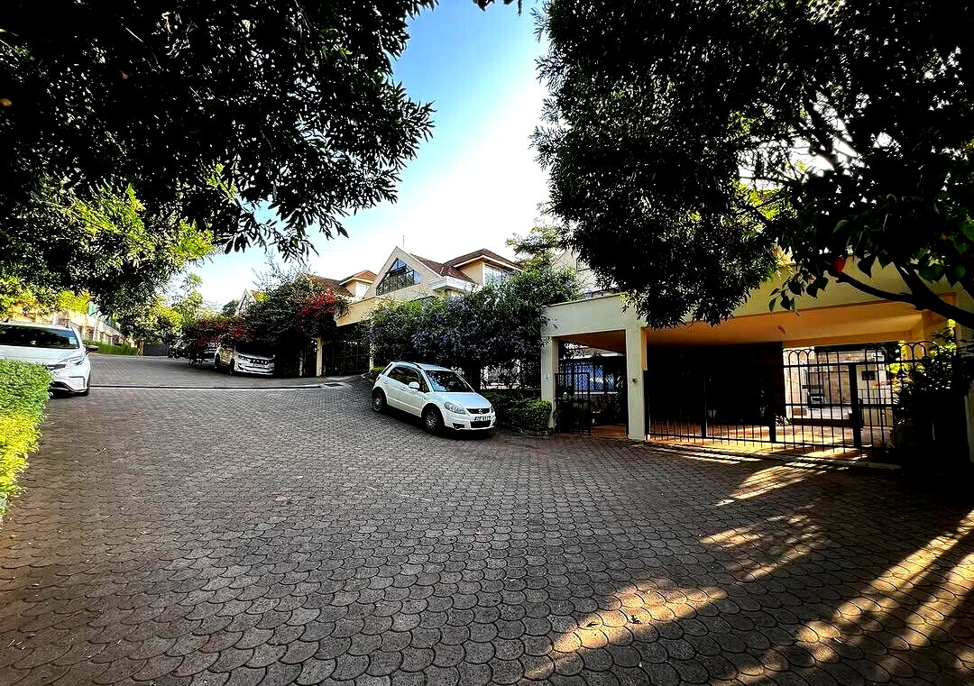 4-Ensuite Townhouse with Private Garden & DSQ - Lavington