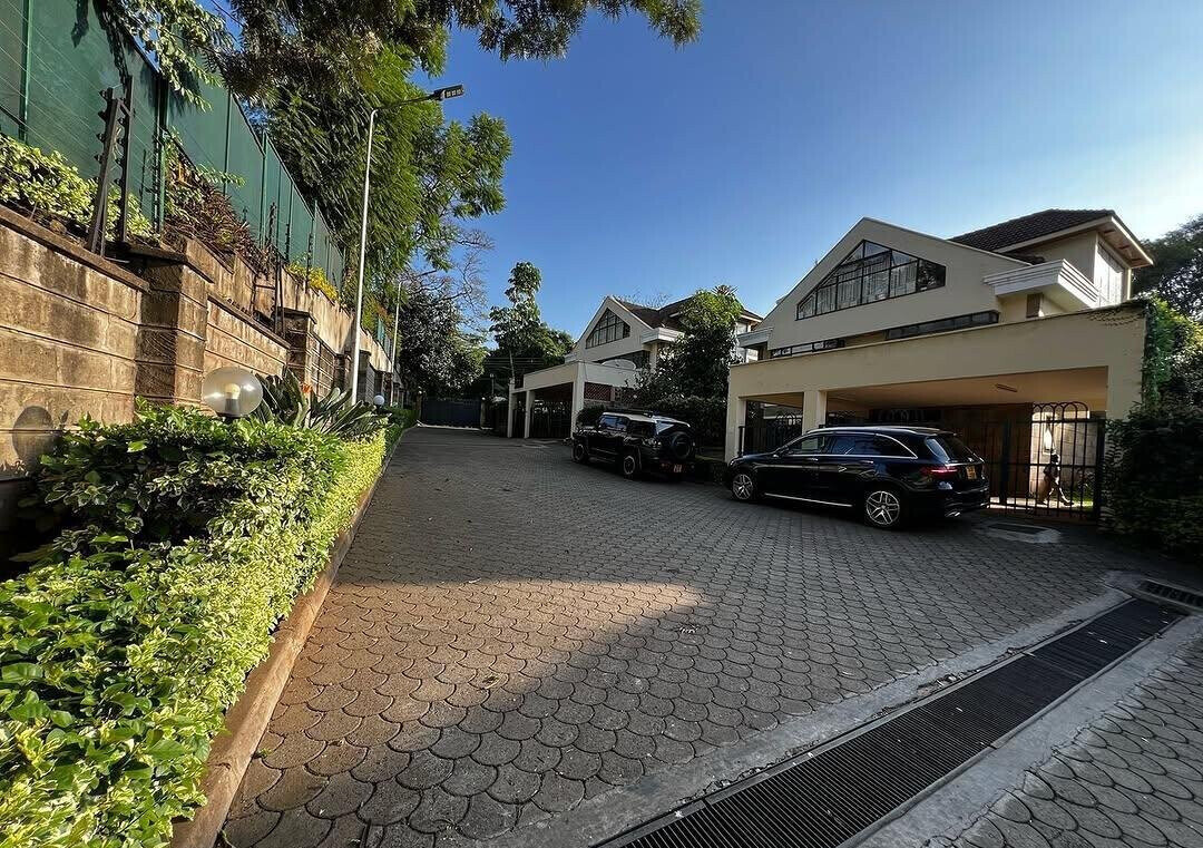 4-Ensuite Townhouse with Private Garden & DSQ - Lavington