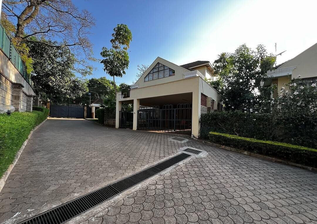 4-Ensuite Townhouse with Private Garden & DSQ - Lavington