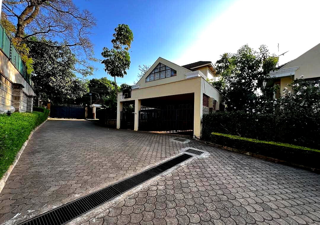 4-Ensuite Townhouse with Private Garden & DSQ - Lavington