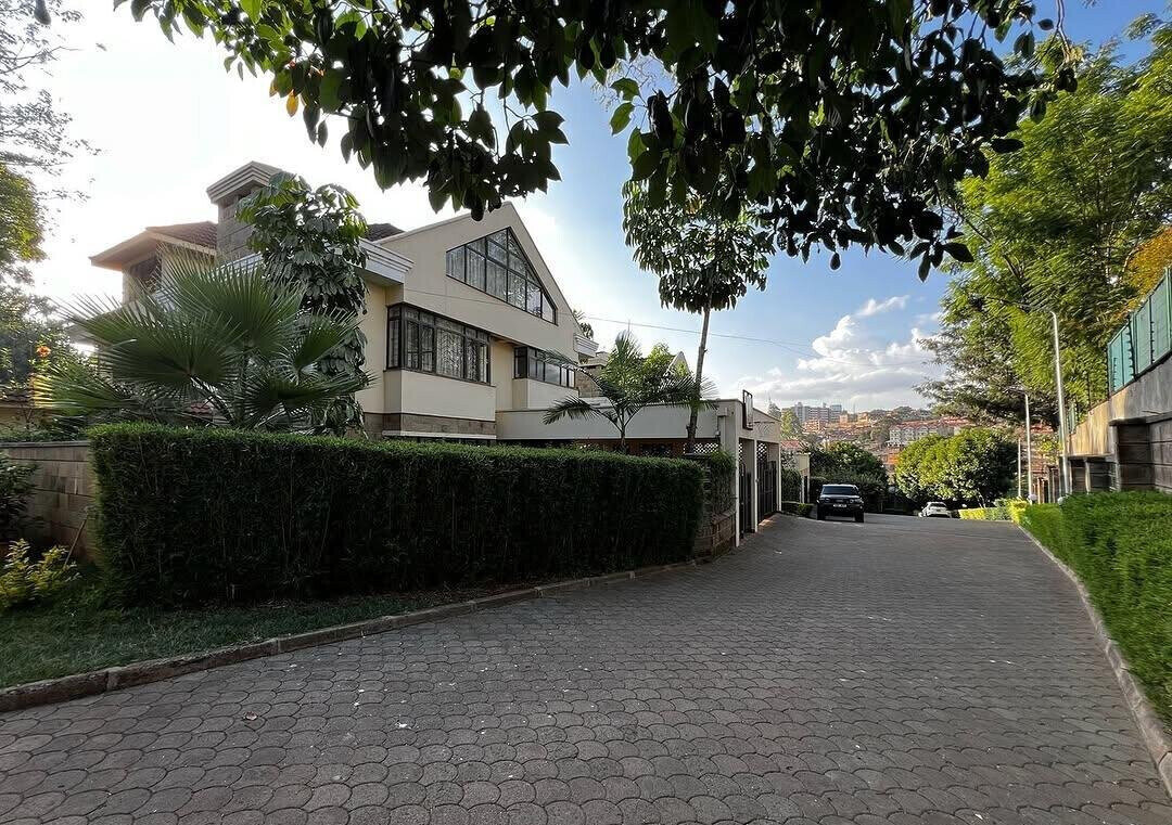 4-Ensuite Townhouse with Private Garden & DSQ - Lavington