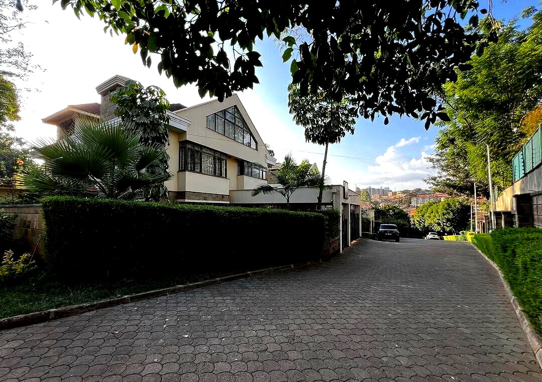 4-Ensuite Townhouse with Private Garden & DSQ - Lavington