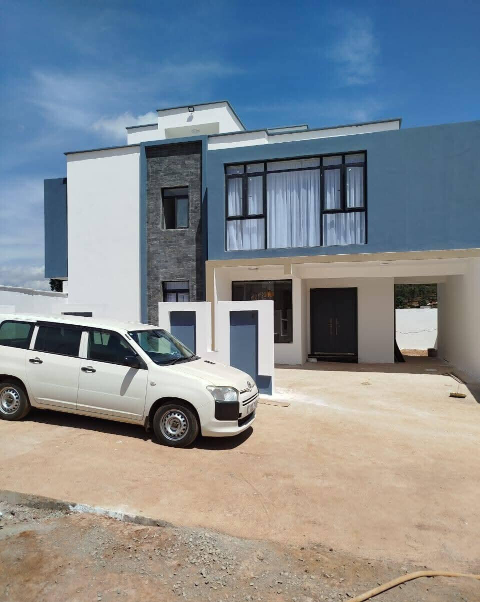 5BR Townhouse with DSQ, Office & Clubhouse - Kamangu, Kikuyu