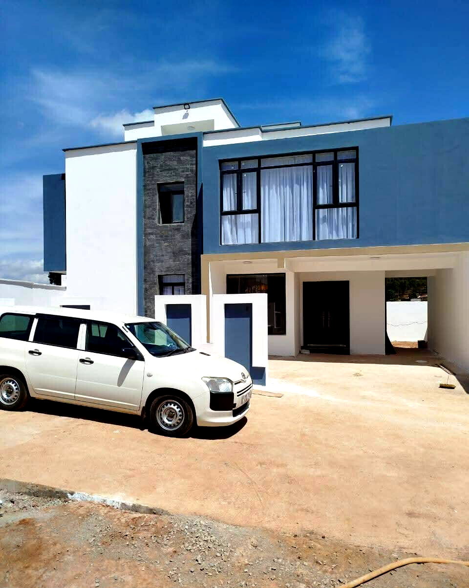 5BR Townhouse with DSQ, Office & Clubhouse - Kamangu, Kikuyu