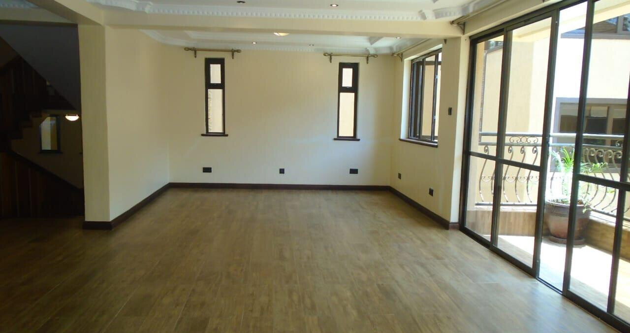 Ultra-Modern 5-Ensuite Townhouse with Chef's Kitchen - Lavington