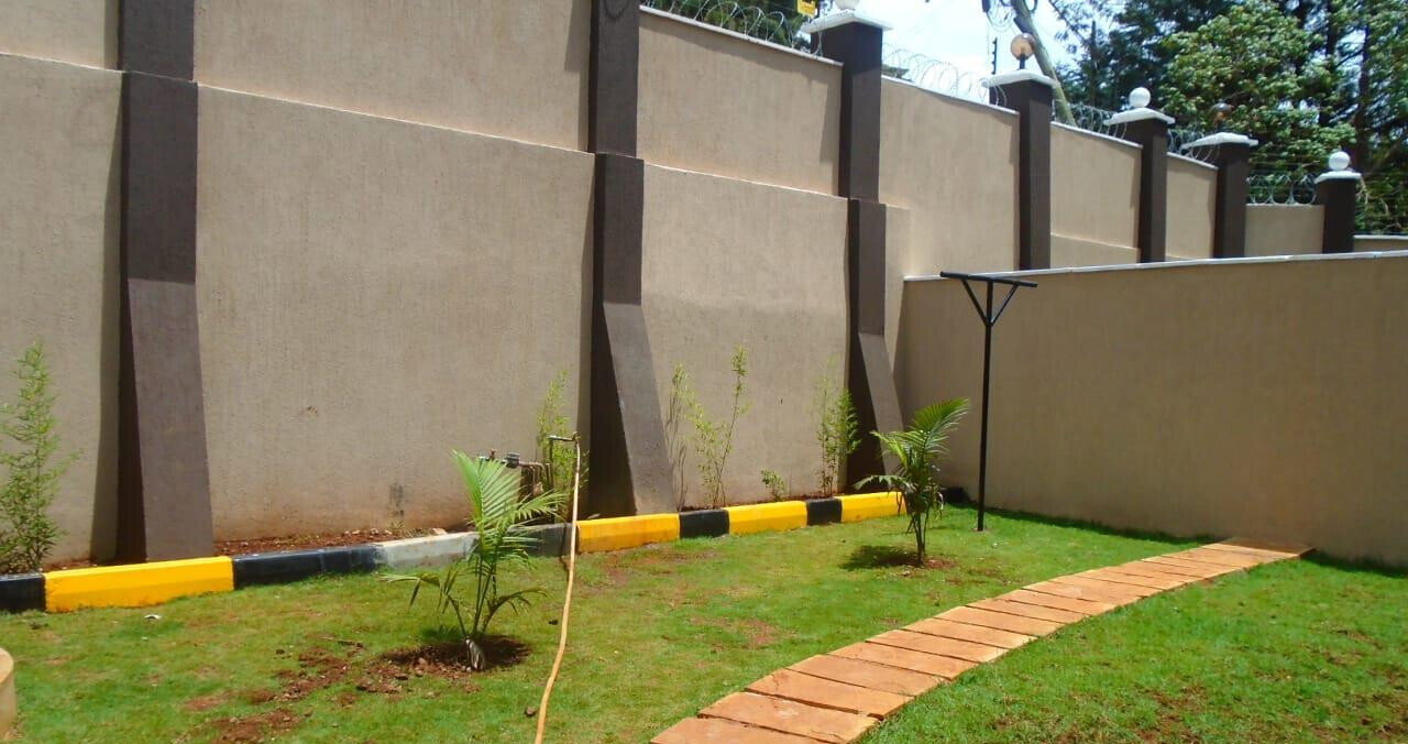 Ultra-Modern 5-Ensuite Townhouse with Chef's Kitchen - Lavington