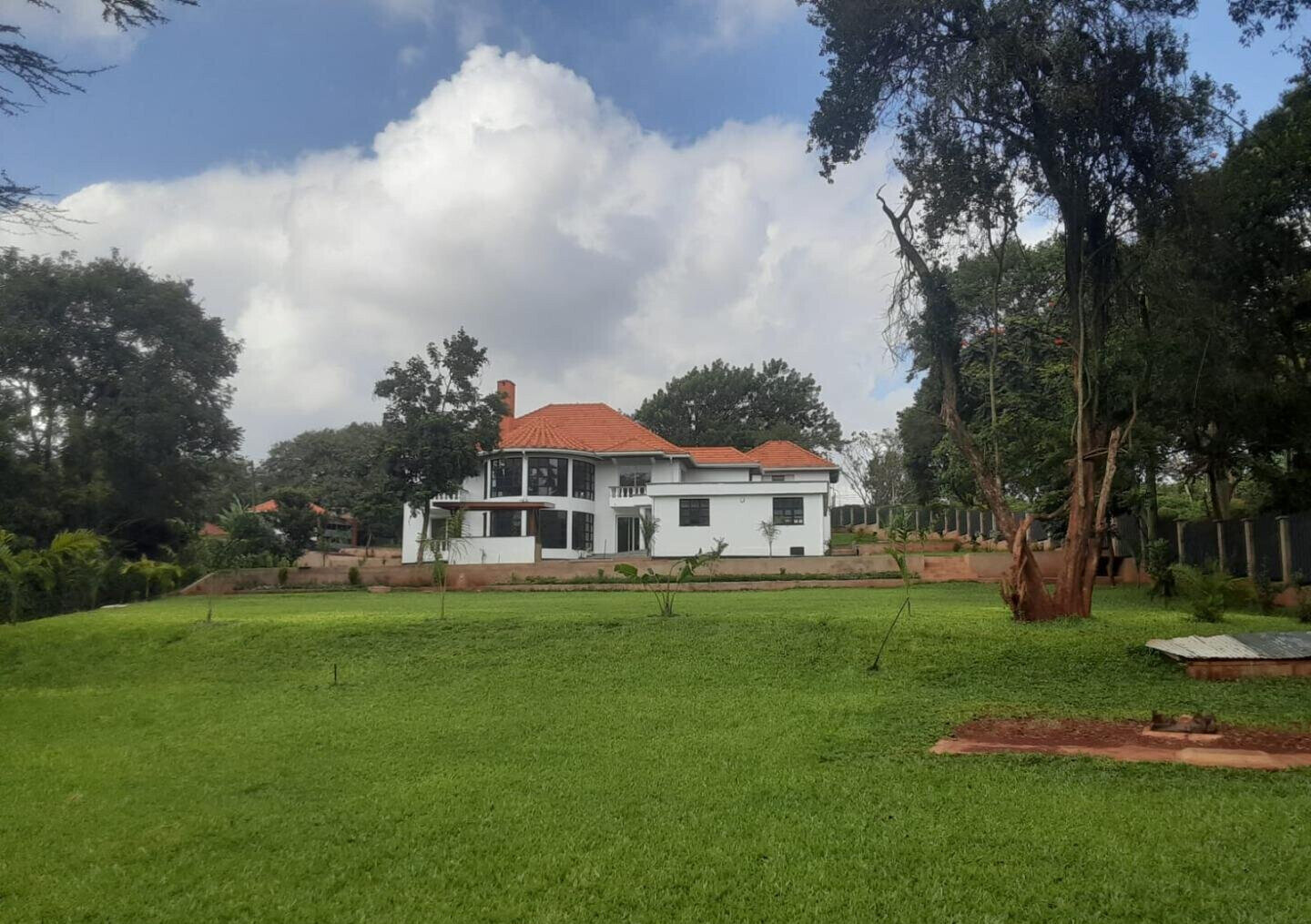 1.5-Acre Garden Home in Ridgeways