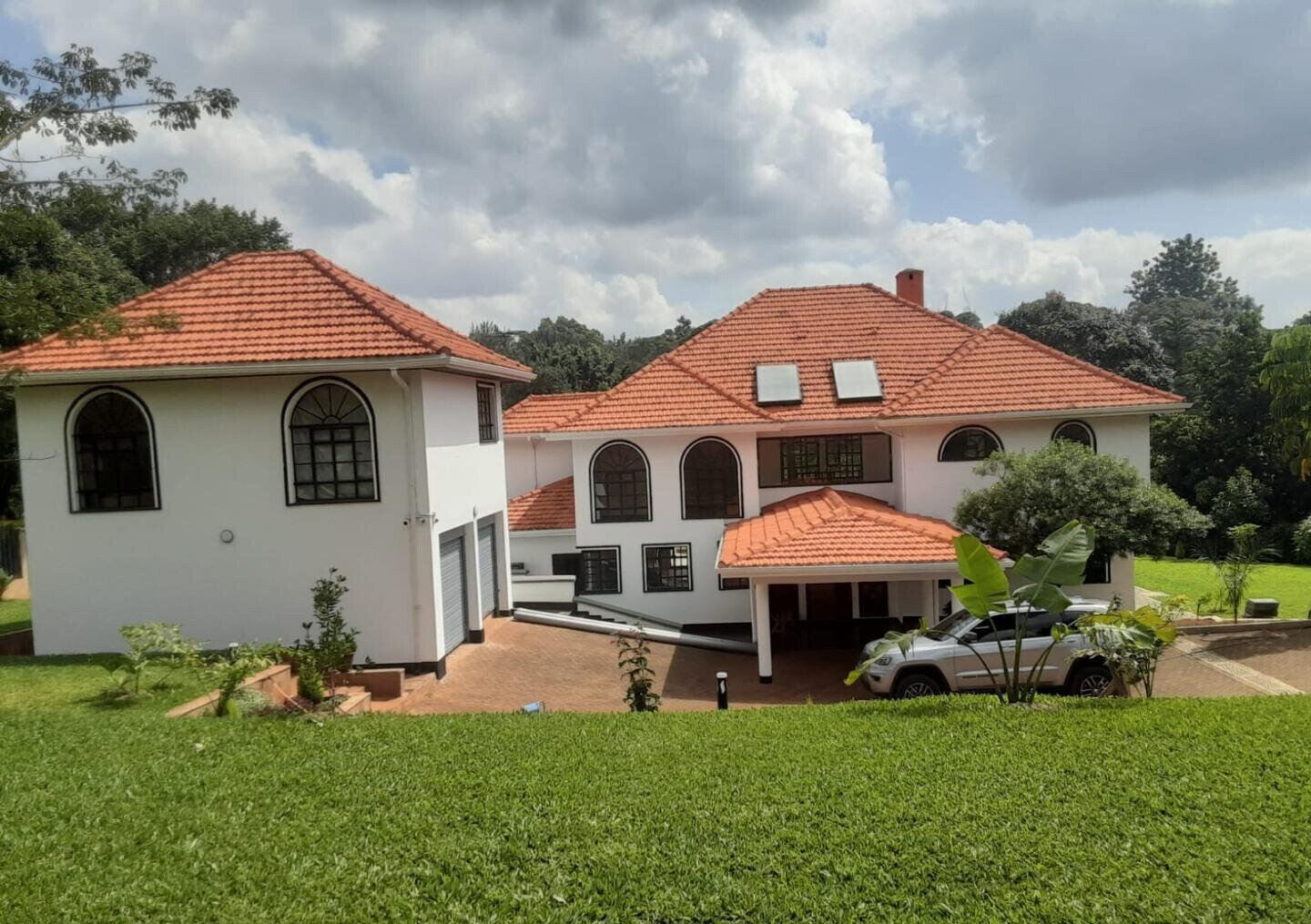 1.5-Acre Garden Home in Ridgeways