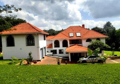 1.5-Acre Garden Home in Ridgeways