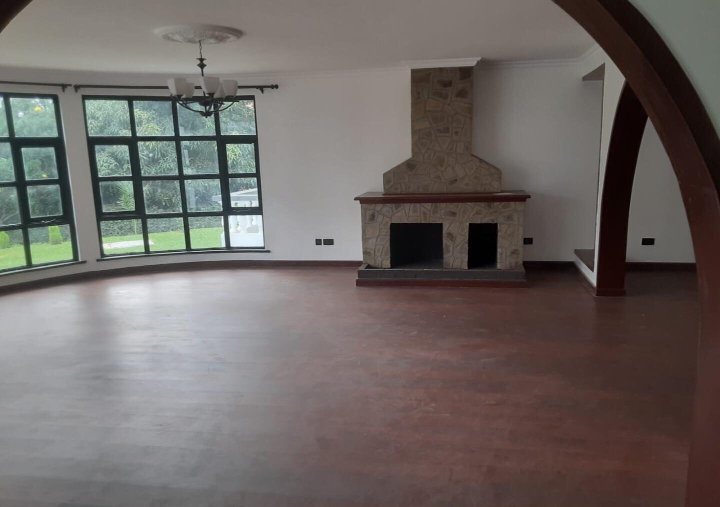 1.5-Acre Garden Home in Ridgeways