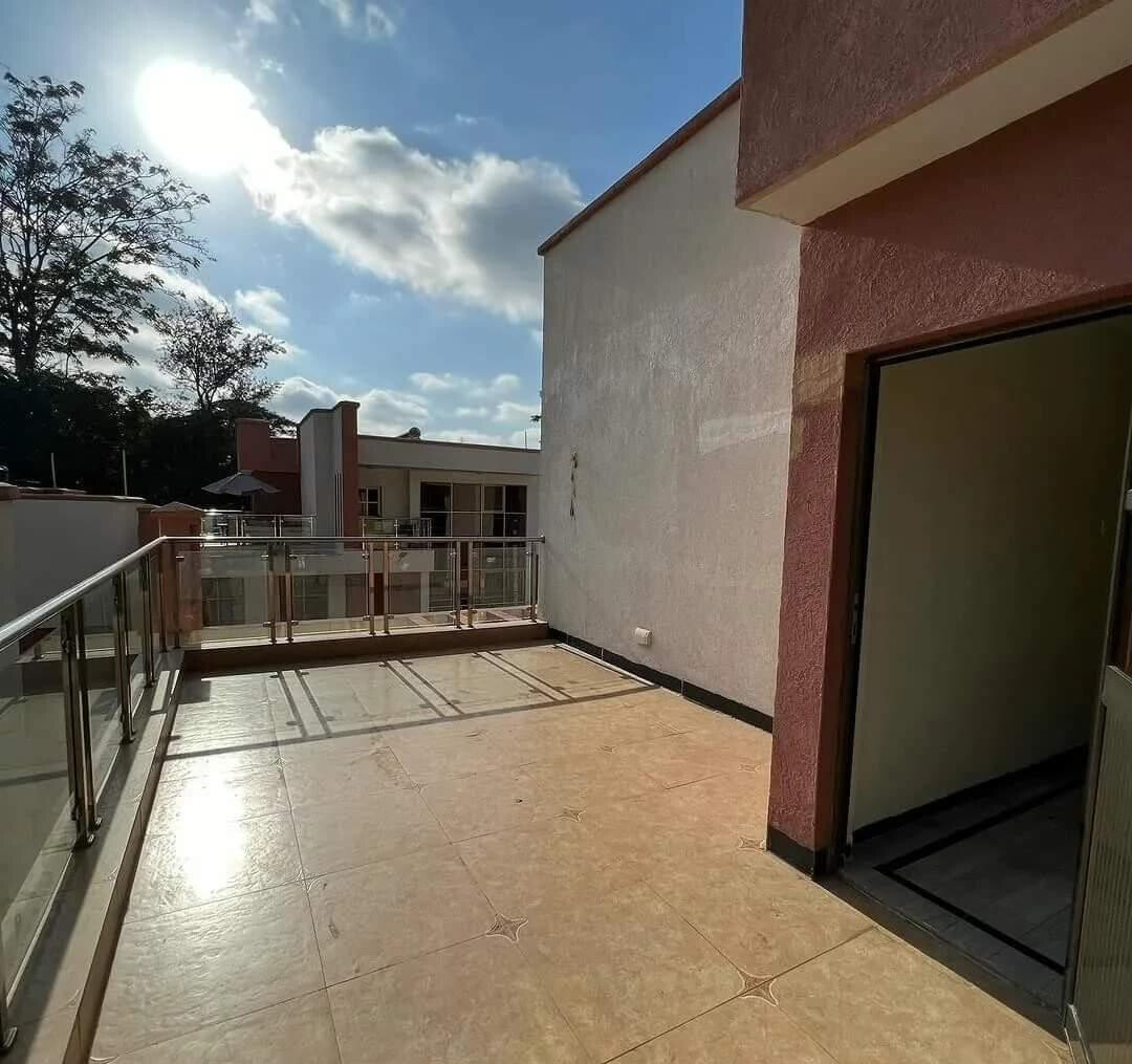 Pet-Friendly 5-Ensuite Townhouse with Rooftop Terrace - Lavington