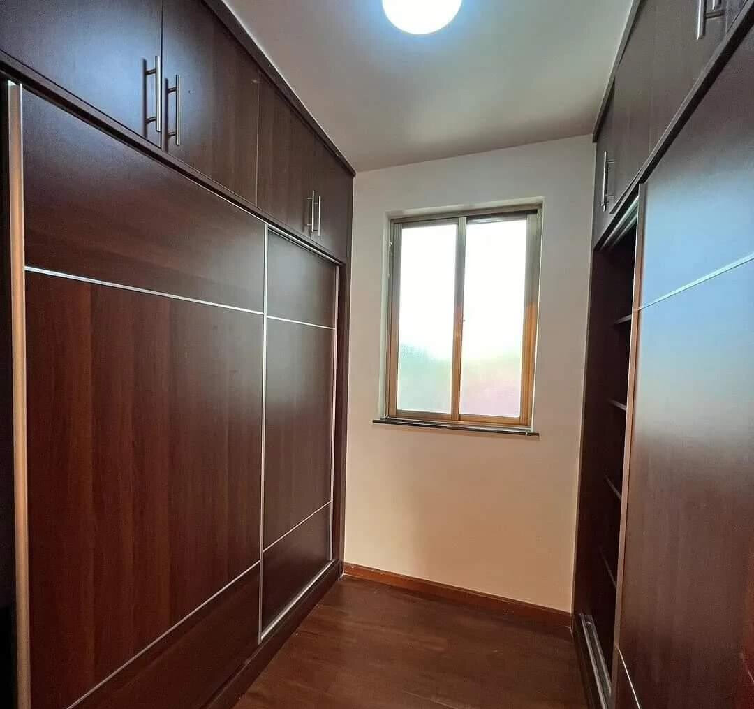 Pet-Friendly 5-Ensuite Townhouse with Rooftop Terrace - Lavington