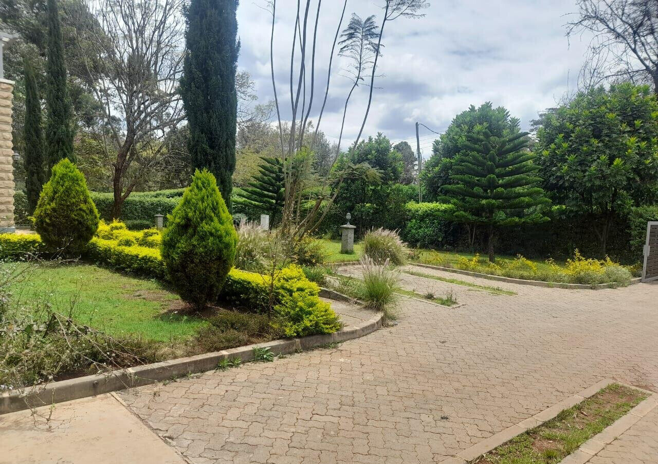 Half Acre 5BR Haven at KSh 450K