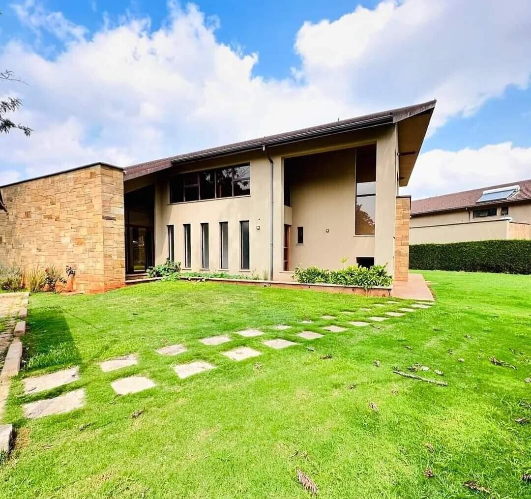 4-Ensuite Villa with DSQ & Clubhouse Pool – Karen