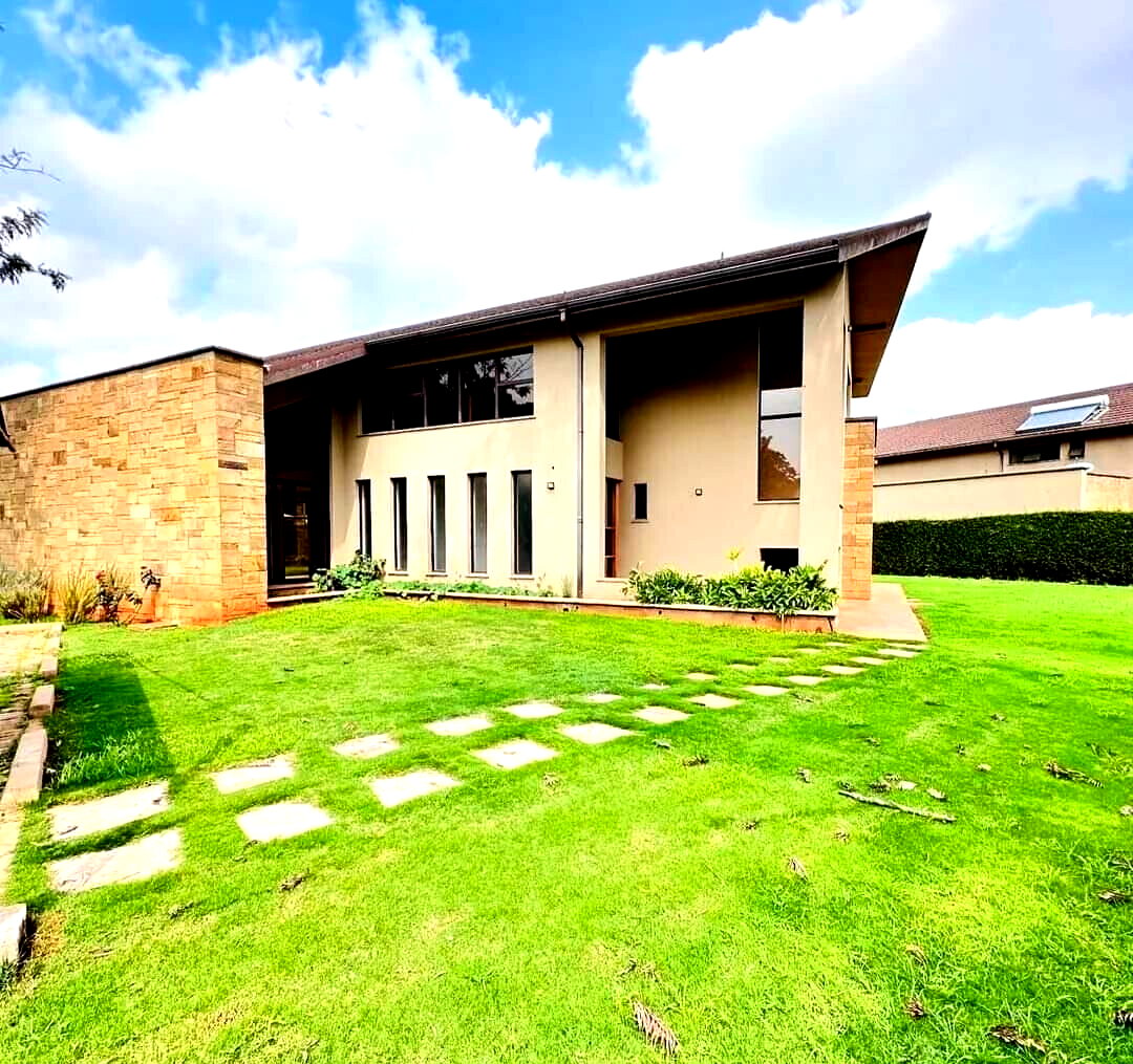 4-Ensuite Villa with DSQ & Clubhouse Pool – Karen